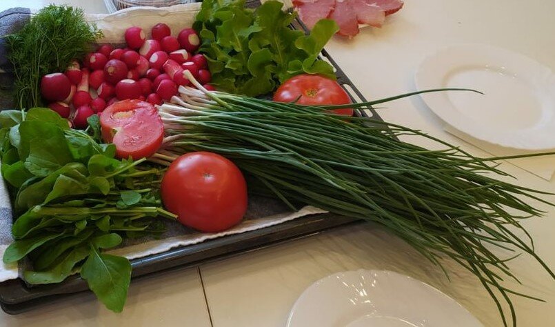 витаминная тарелка. апрель. из магазина - только помидоры