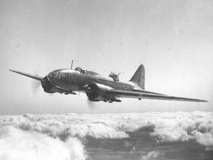 Бомбардировщик ДБ-3 в 1941 г. Фото из фондов "Государственного центрального музея современной истории России". Опубликовано в Госкаталоге музейного фонда РФ.