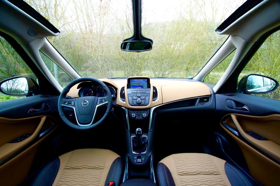 Салон Opel Zafira C 2013