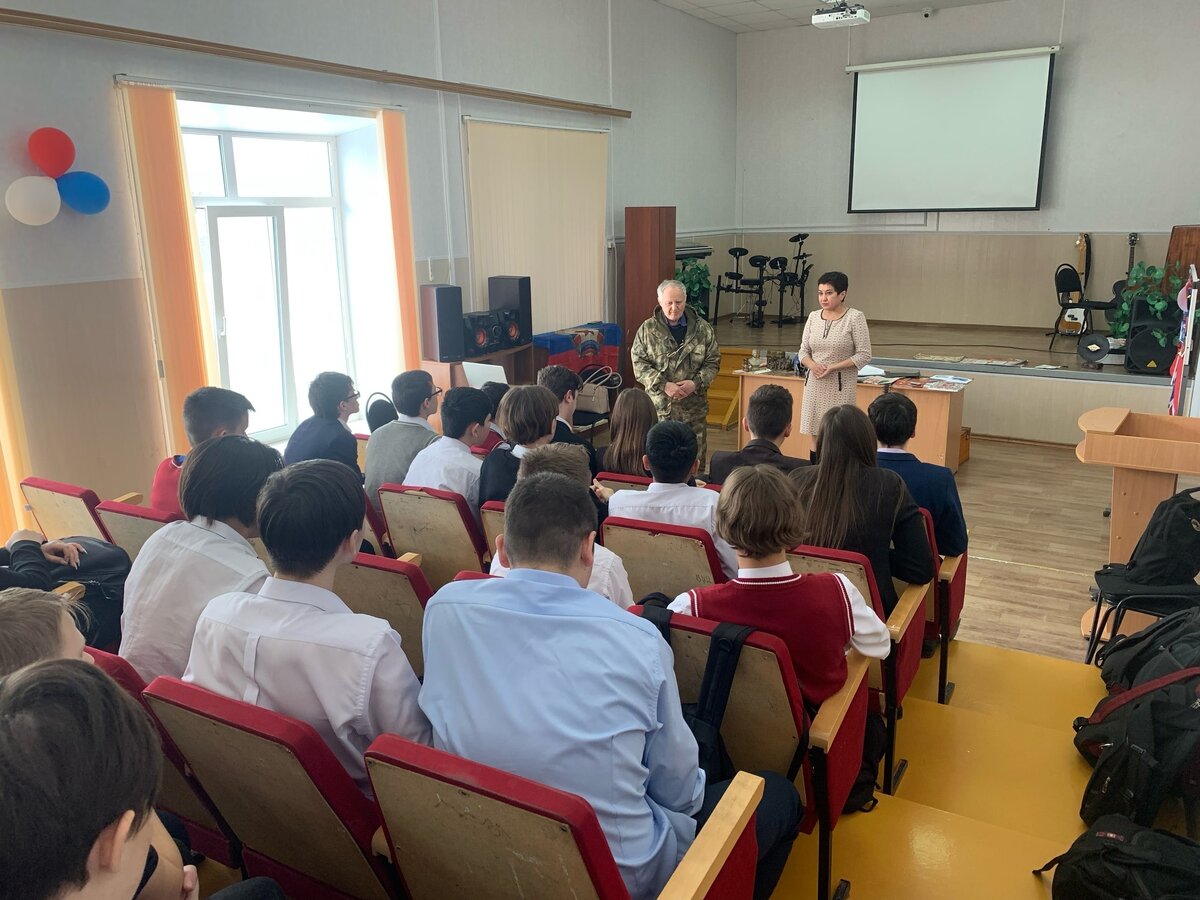  📷    Участник спецоперации Владимир Новиков встретился со школьниками Октябрьской школы Кристина Просвиркина