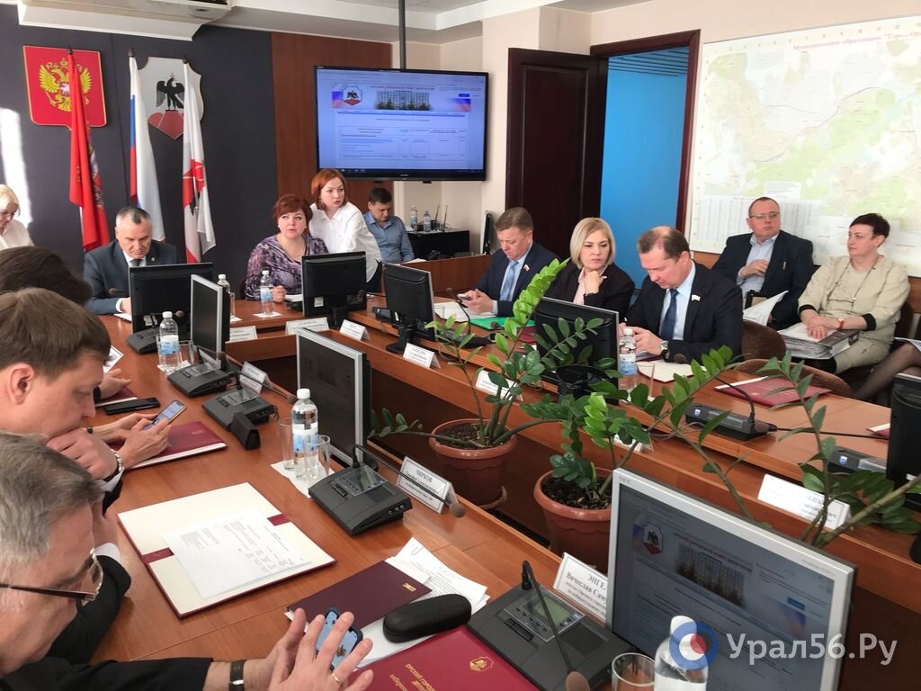    Создавать спецорганизацию для уборки площадок ТКО в Орске не будут – это незаконно. Кто будет нести за это ответственность?