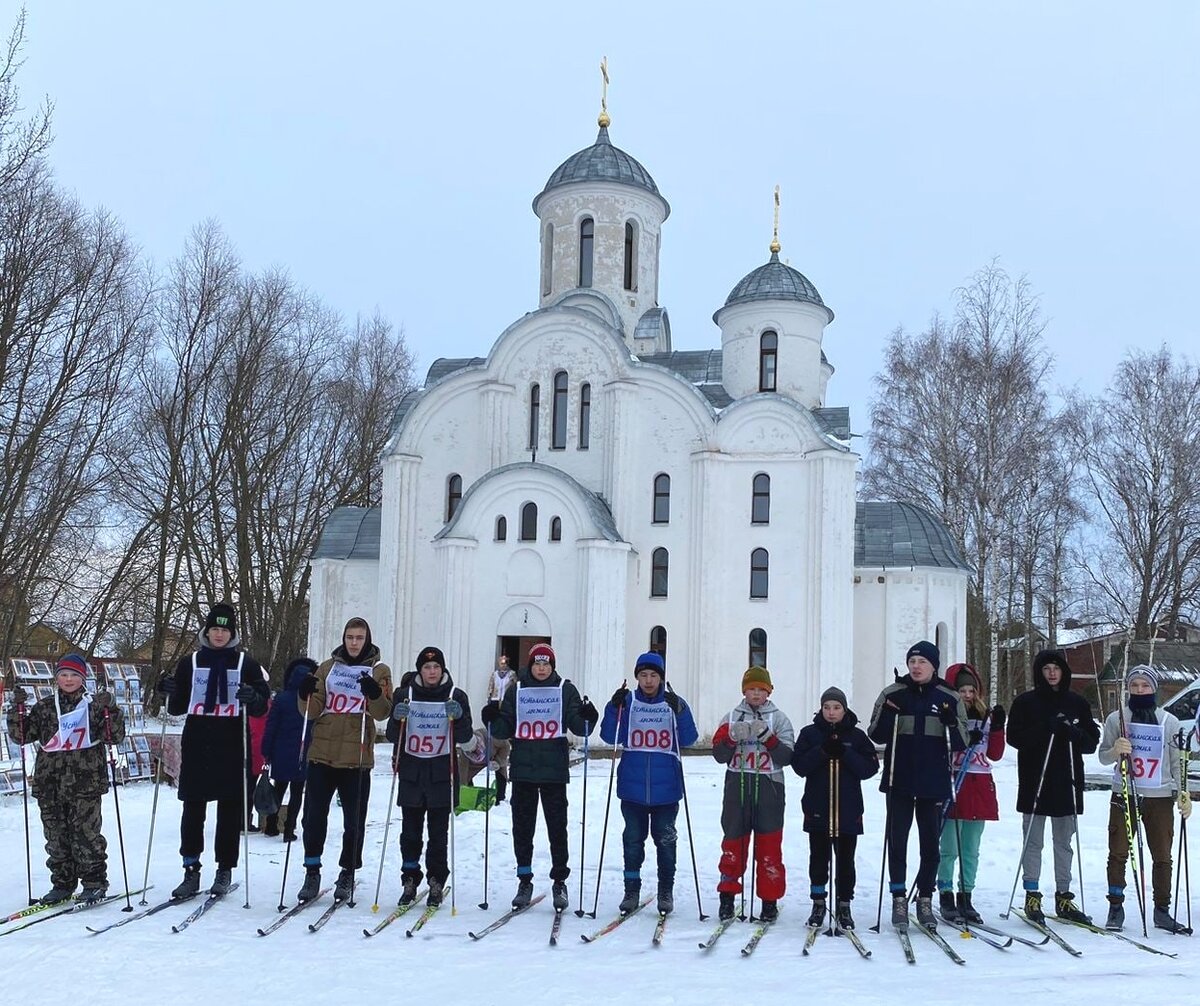 Душевная такая атмосфера, старт возле храма.