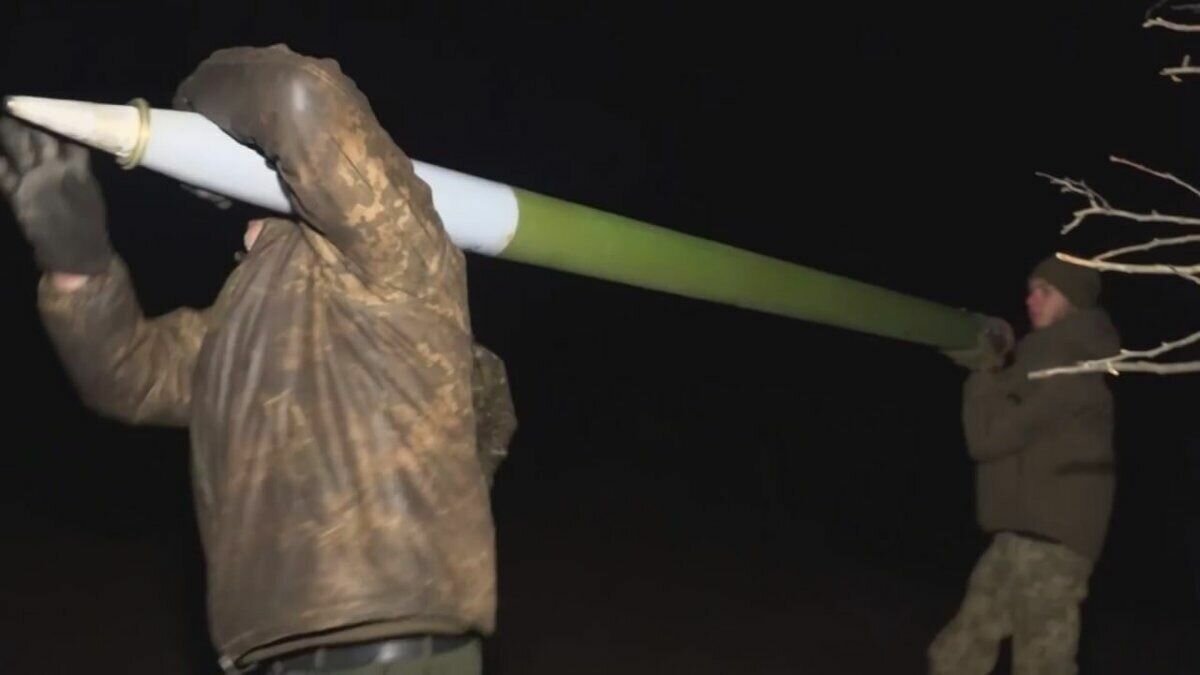     В результате расследования выяснилось, что сербские оружейники продают ракеты для установок «Град» западным странам, которые переправляют их украинской армии.