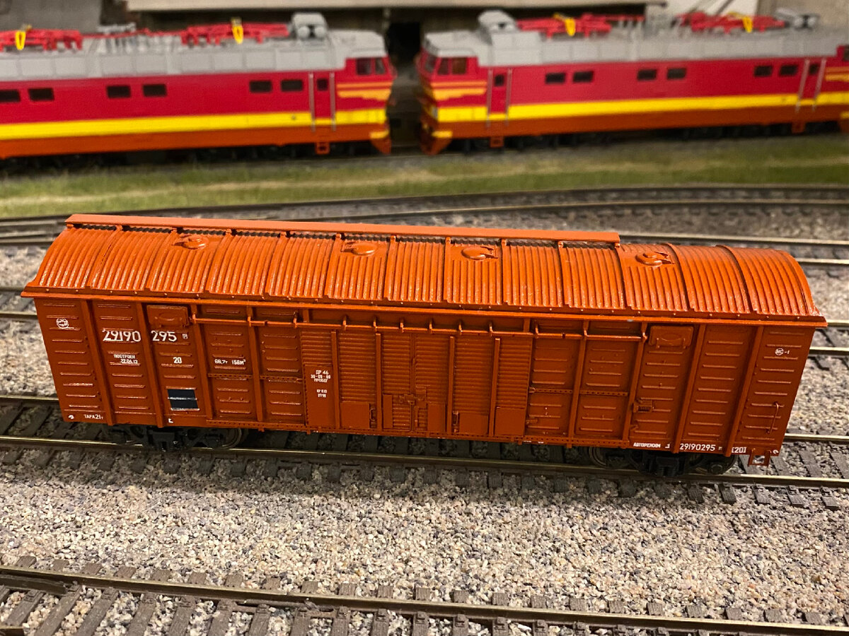 Модель крытого вагона 11-270 из набора для самостоятельной сборки производства СВРЗ