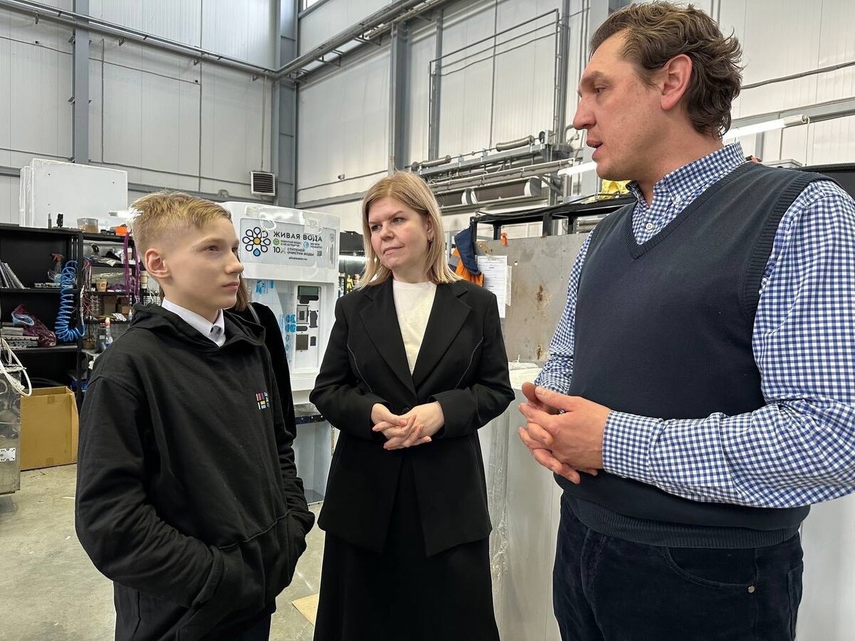 Егор посетил производство аппаратов Живая вода