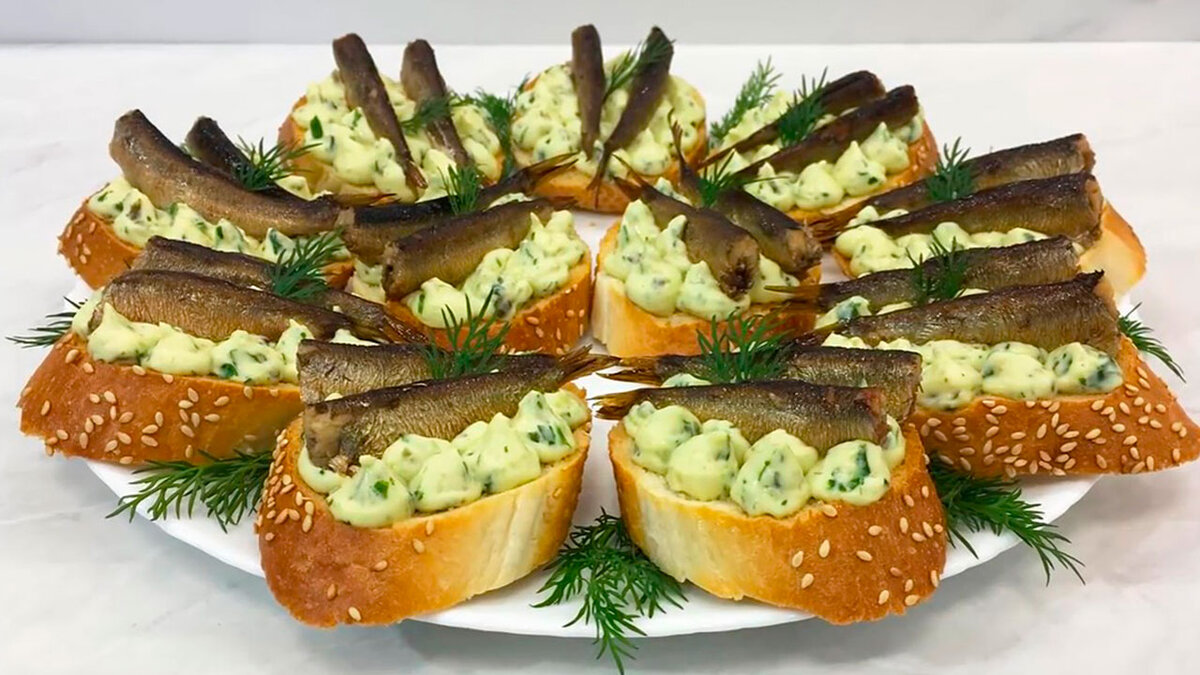 Бутерброды со шпротами и киви