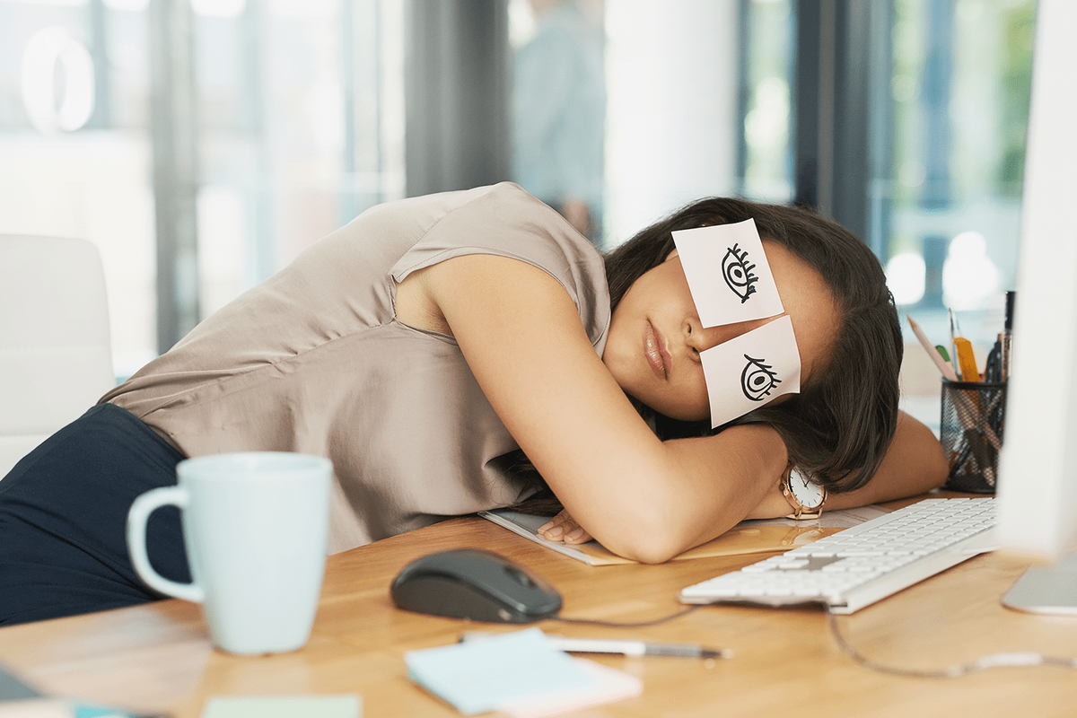 Дневной сон увеличивает риск слабоумия, считают ученые из Калифорнийского университета. В ходе исследования выяснилось, что у 75% респондентов продолжительность сна увеличивалась на 11 минут ежегодно.