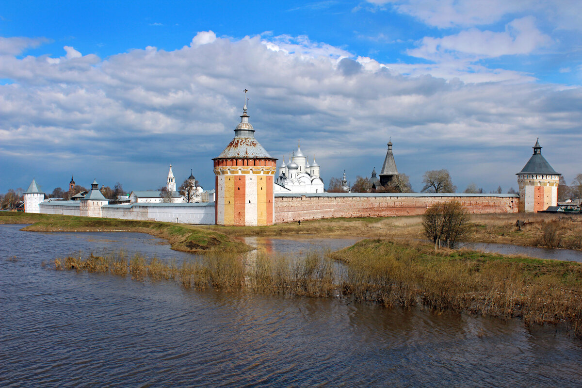 Фото прилуцкого монастыря. Прилуцкий монастырь Вологда. Спасо-Прилуцкий Димитриев монастырь Вологда. Прилуки Вологда монастырь.