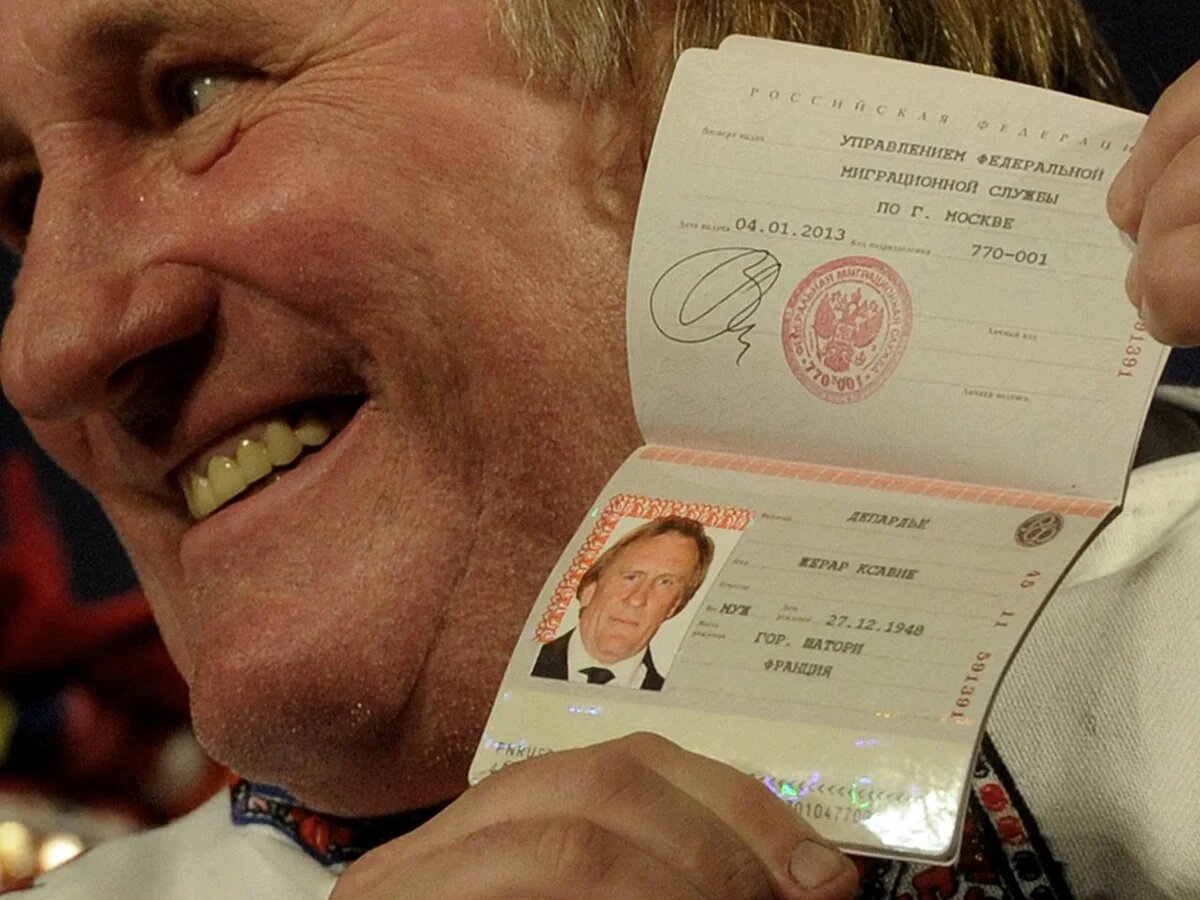 Депардьё с российским паспортом. Фото из интернета