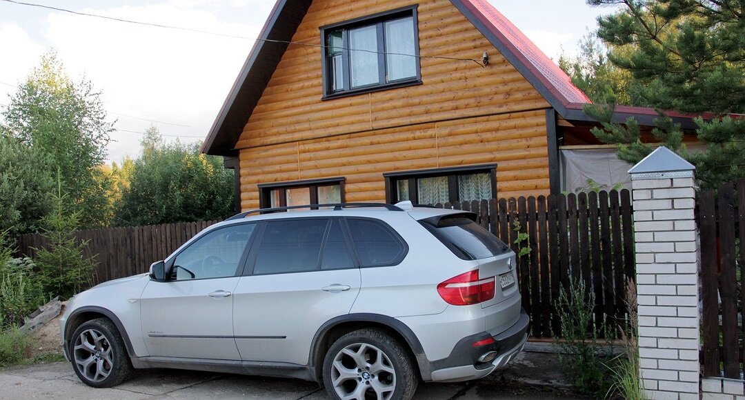 Как отучить соседа парковаться возле вашего забора на даче? Фото с сервиса ЯндексКартинки