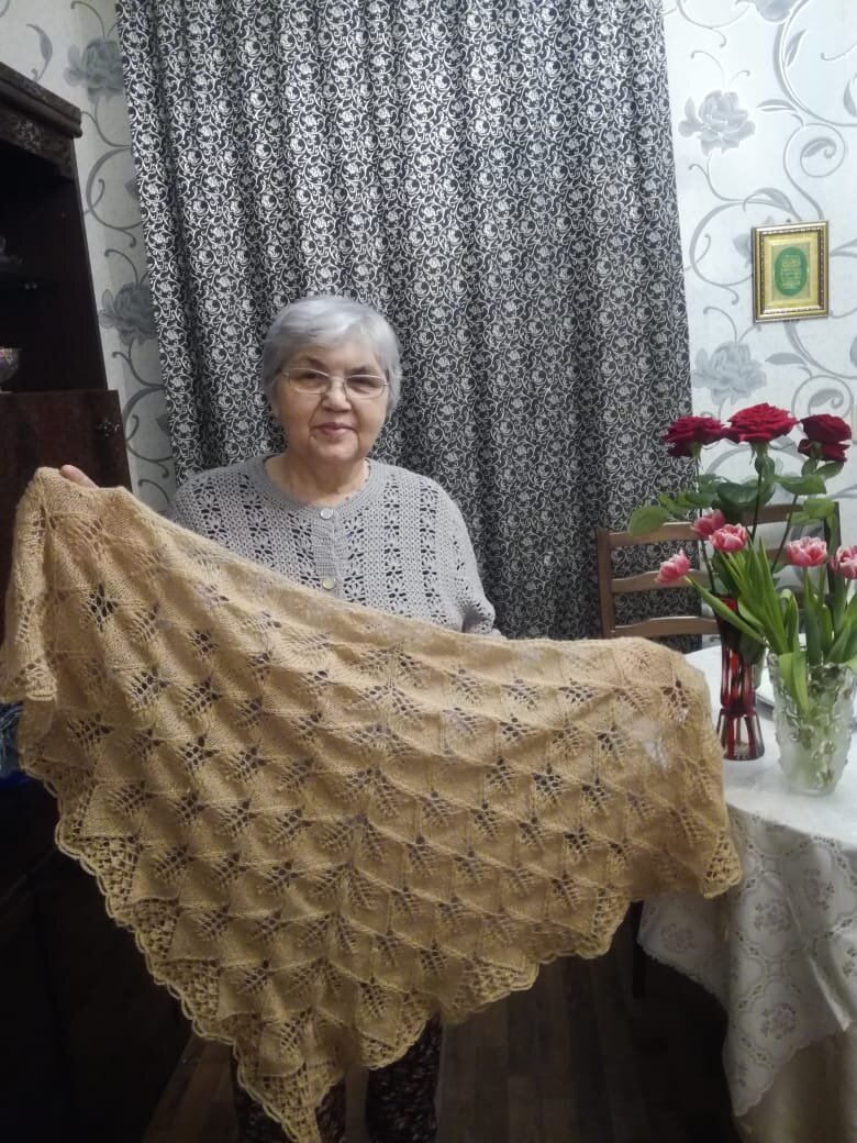 Шаль спицами Замершие листья. 