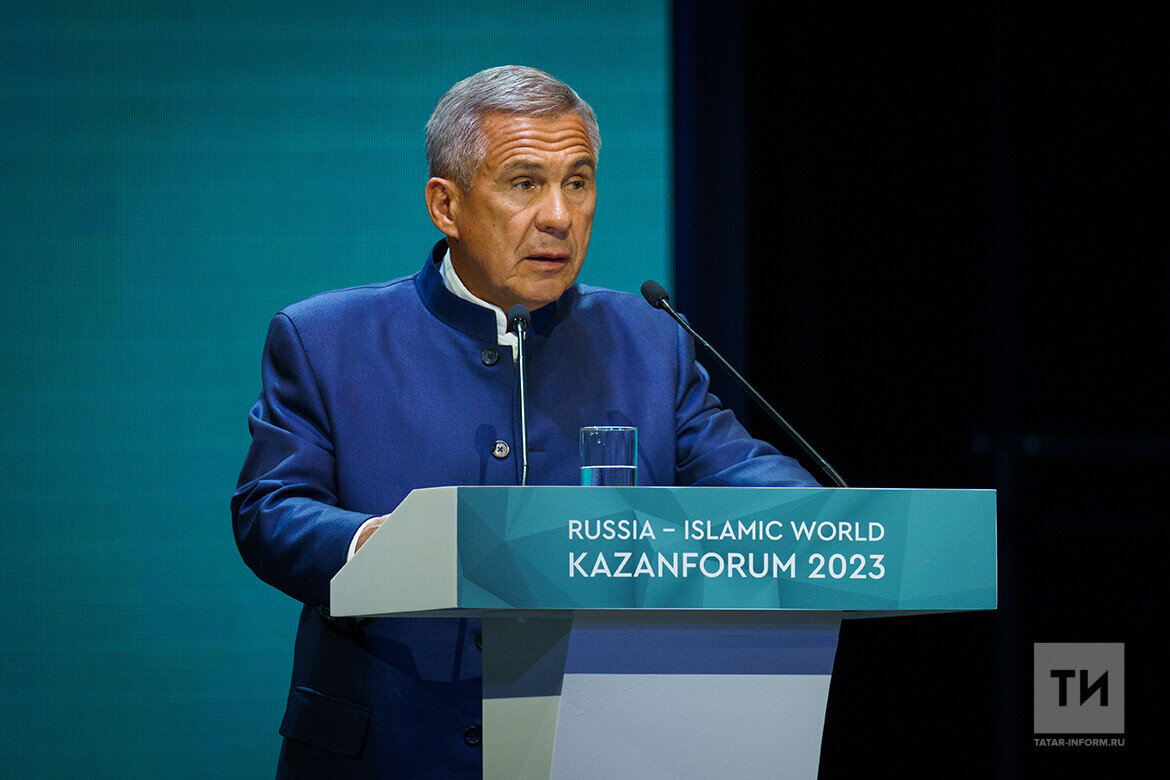 ​Рустам Минниханов: «В текущих условиях важно наращивать взаимный товарооборот; разумно перестраивать логистические цепочки поставок товаров, в том числе перестраивать экспортные потоки». Фото: © Владимир Васильев / «Татар-информ»