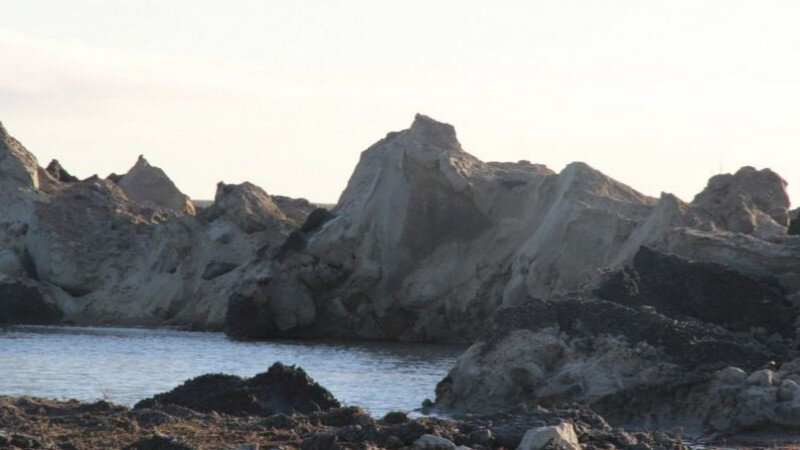     Воронка после взрыва сопки в России. mo-yamal.ru