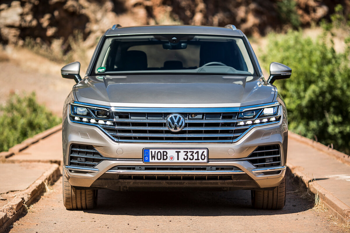    Дорестайлинговый Volkswagen Touareg   
Volkswagen