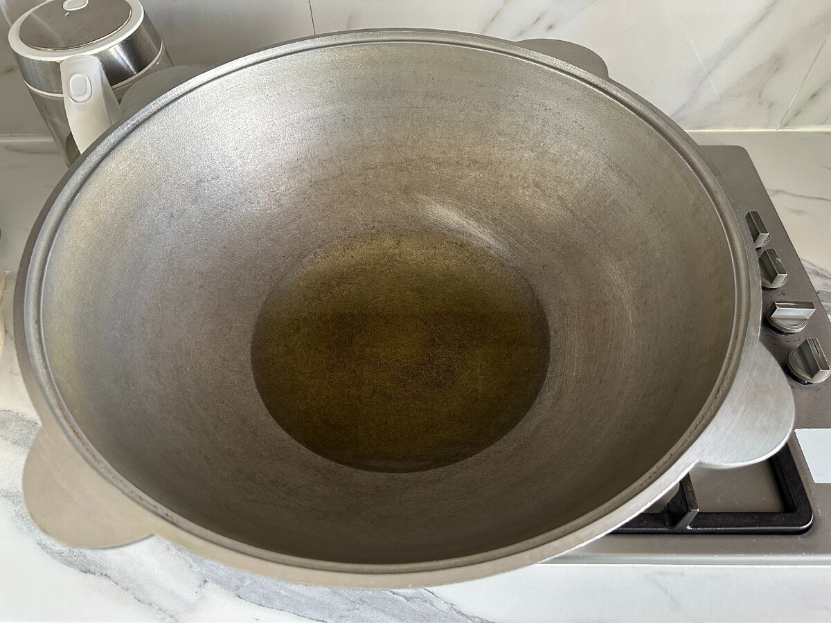 Наливаем масло