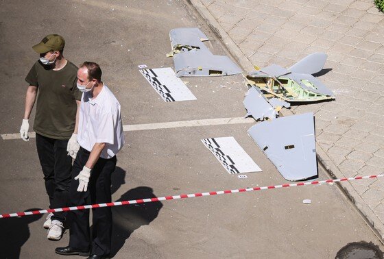    Обломки беспилотника у жилого многоэтажного дома № 92 корпус 1 на Ленинском проспекте