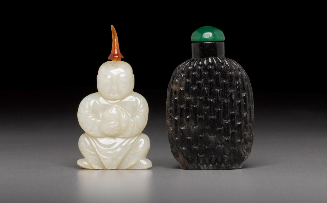 Флаконы для нюхательного табака. Китай, династия Цин, XIX в. Выс. - 5,5 и 6 см. Онлайн-каталог аукционного дома Bonhams. Эл. ресурс URL: https://www.bonhams.com/auction/24905/lot/949/two-snuff-bottles-19th-century/