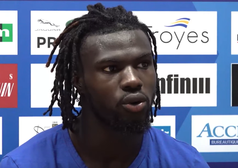 Мама - это имя, на самом деле он папа