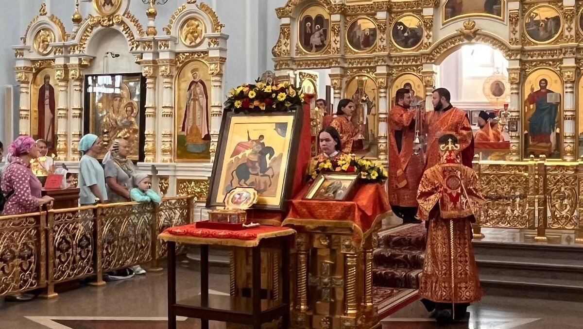     Богослужения у мощей будут 11 и 12 июня.