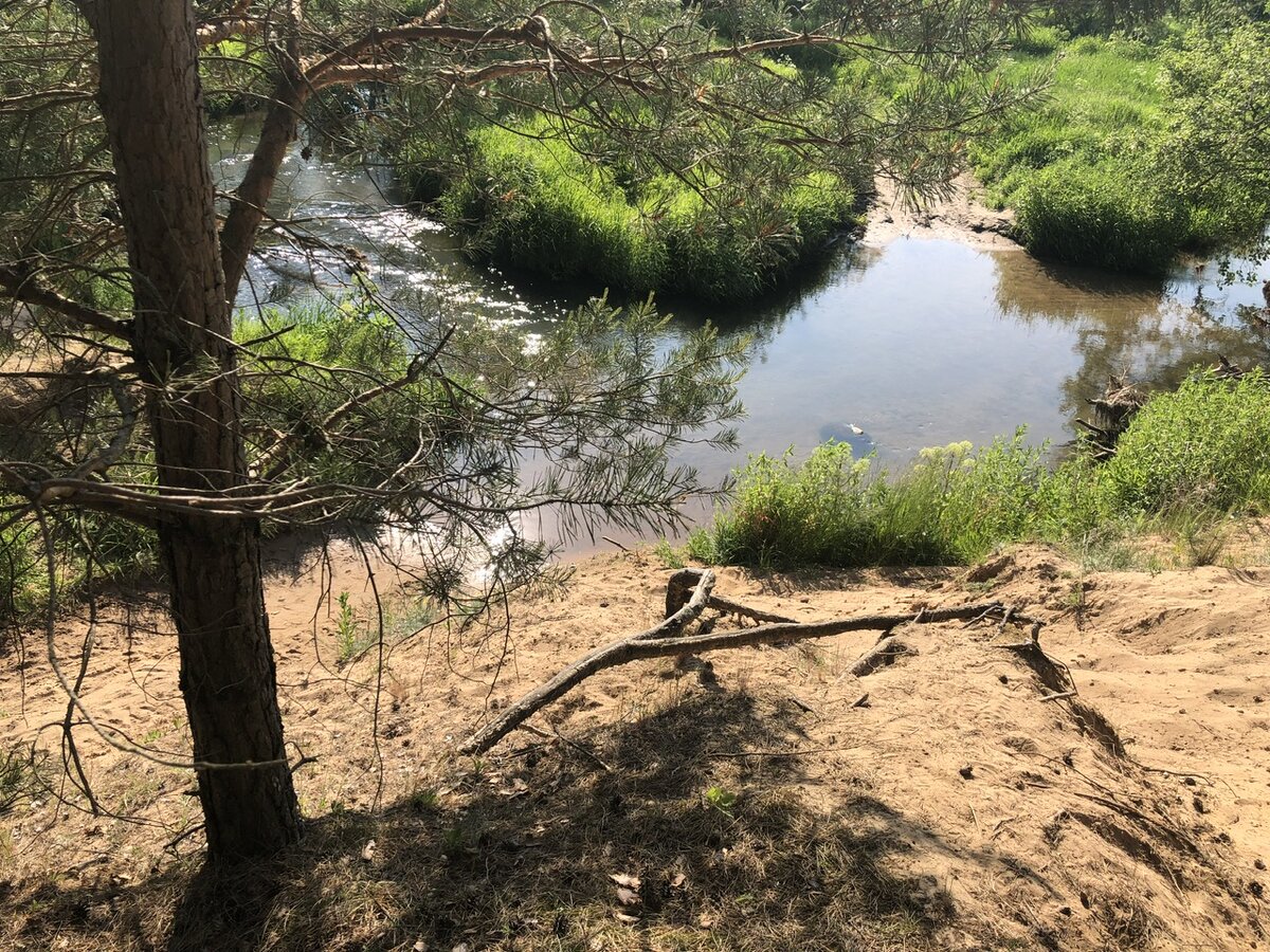Здесь большой склон, если присмотреться 