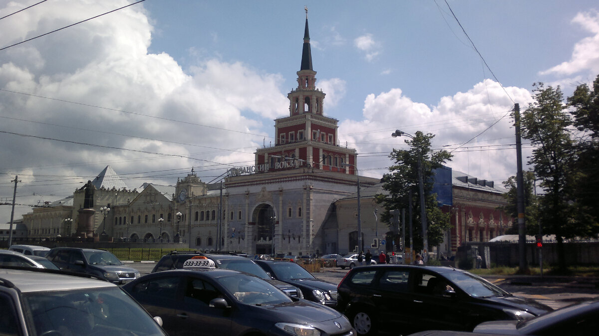 Ленинградский ярославский. Комсомольская площадь Ярославль. Площадь трех вокзалов Каланчевская. Казанский вокзал Комсомольская площадь. Три вокзала Казанский Ленинградский Ярославский.