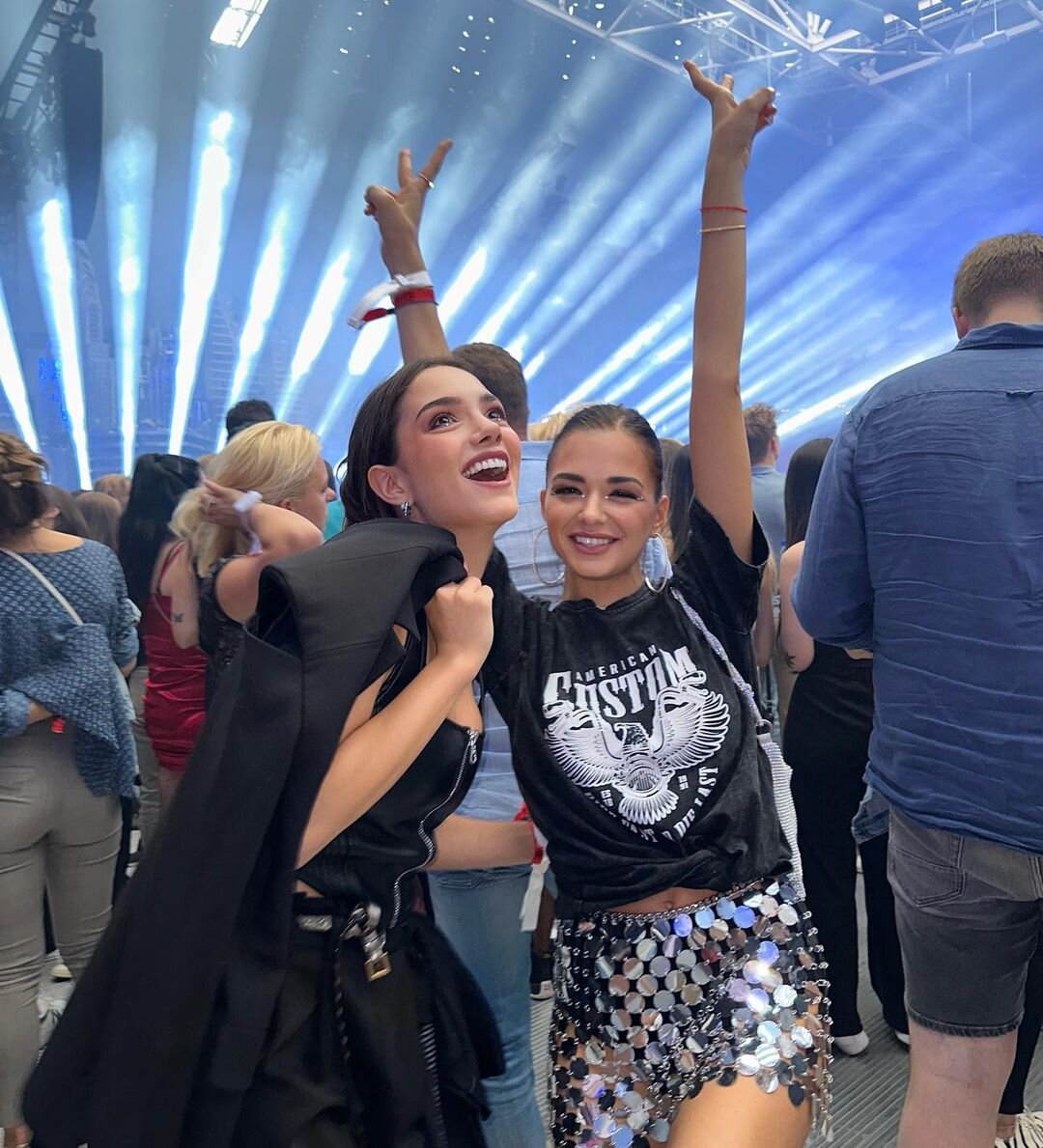    Евгения Медведева и Сабина Шох на концерте в АмстердамеСоцсети Евгении Медведевой