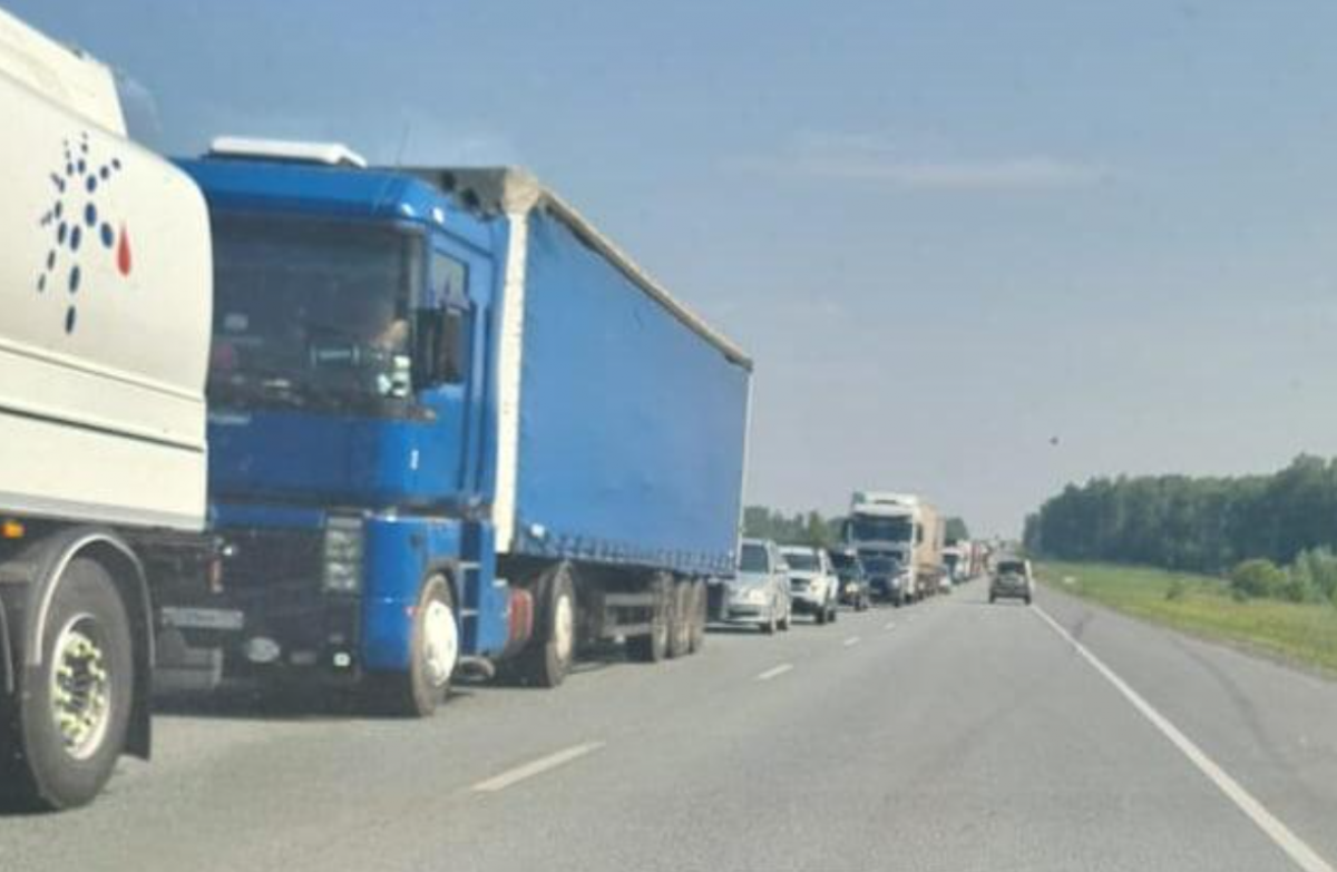    В Новосибирске образовалась пробка длиной 10 километров на Северном объезде