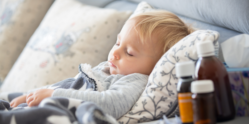 Лекарственные препараты стоит давать ребёнку только после консультации с врачом.