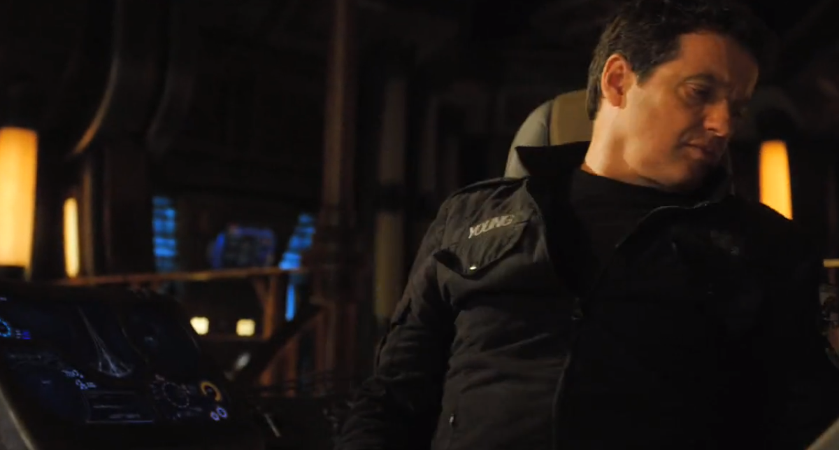 обработанный скриншот из сериала Звезные врата: Вселенная.