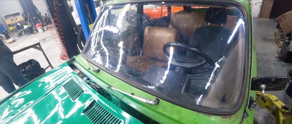 Лобовое стекло из поликарбоната