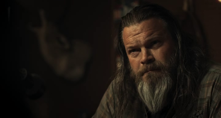 Кадр из фильма "Хребет дьявола" (2021)