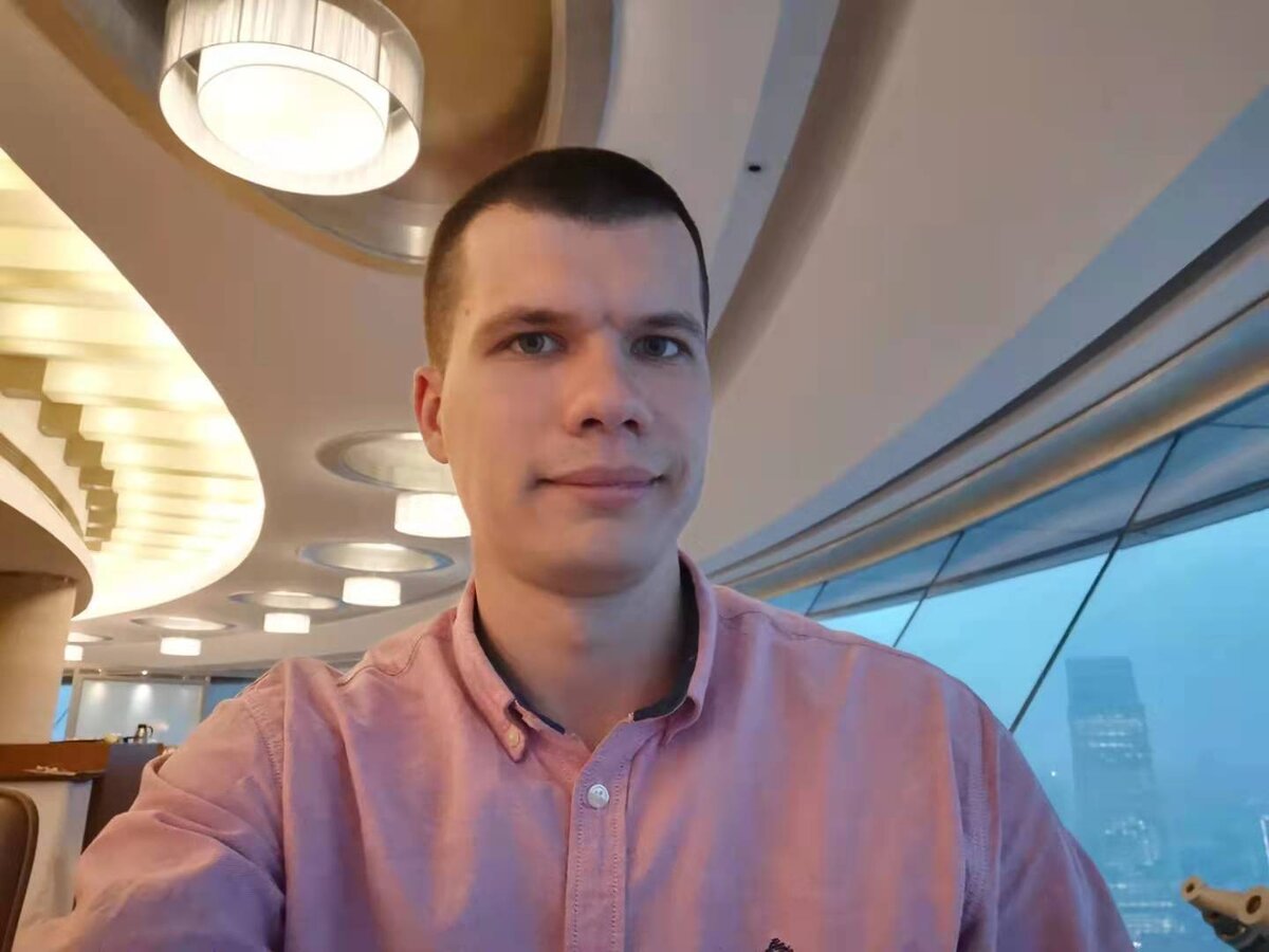 Я - Стас. Живу и работаю в Китае. Спасибо, что заглянули на канал.