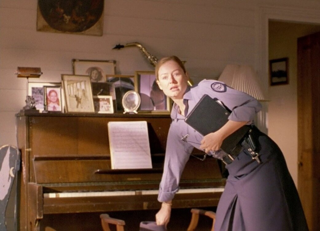  На пианино стоит настоящее детское фото Миранды.