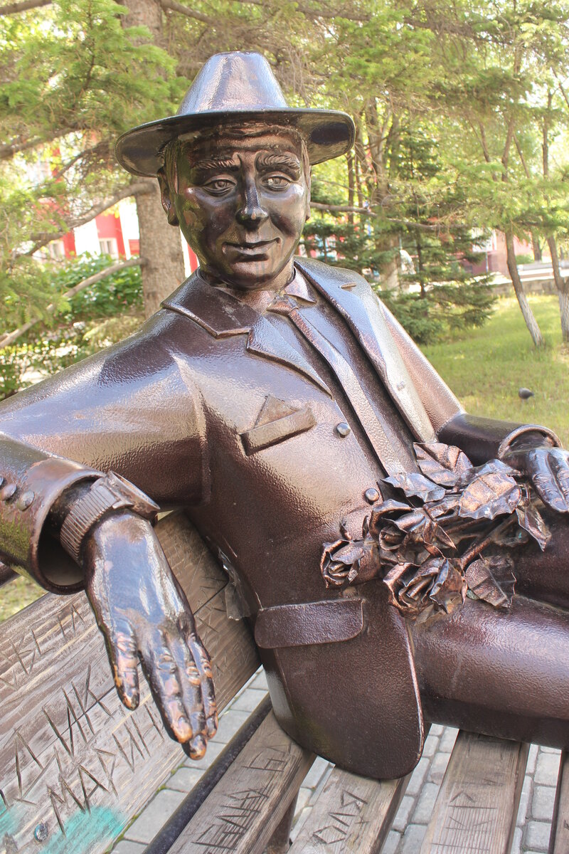 Памятник безответно влюбленного