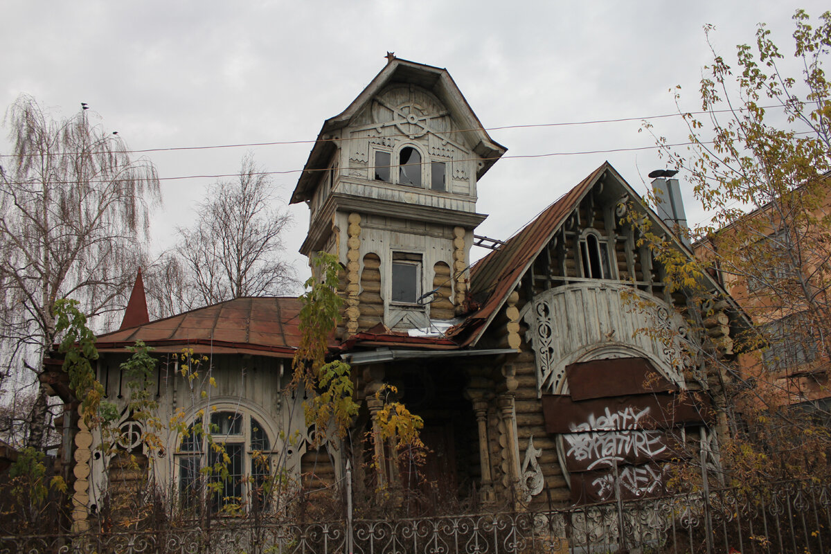 За городом тогда не следили. Столица провинциального модерна тихо умирала. Фото из интернета