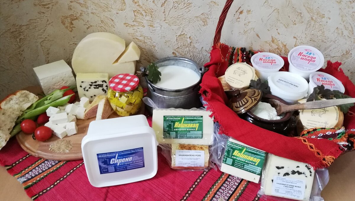 Традиционные болгарские молочные продукты. Фото из общедоступных источников, с любезного разрешения господина Плоскова, учредителя 'ЗП Олег Плосков' с. Милковица, обл. Плевен, Болгария.