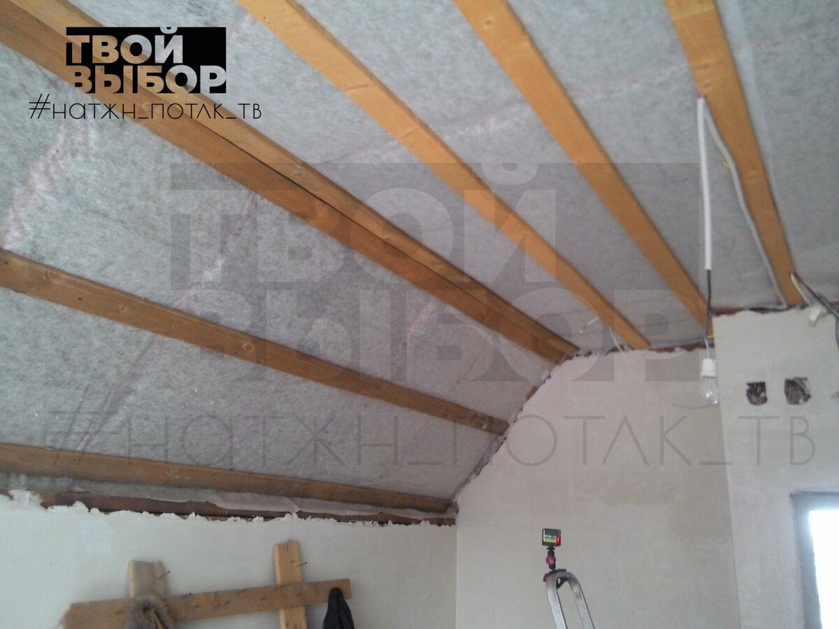 Мансардный этаж, делаем ломаный натяжной потолок. 