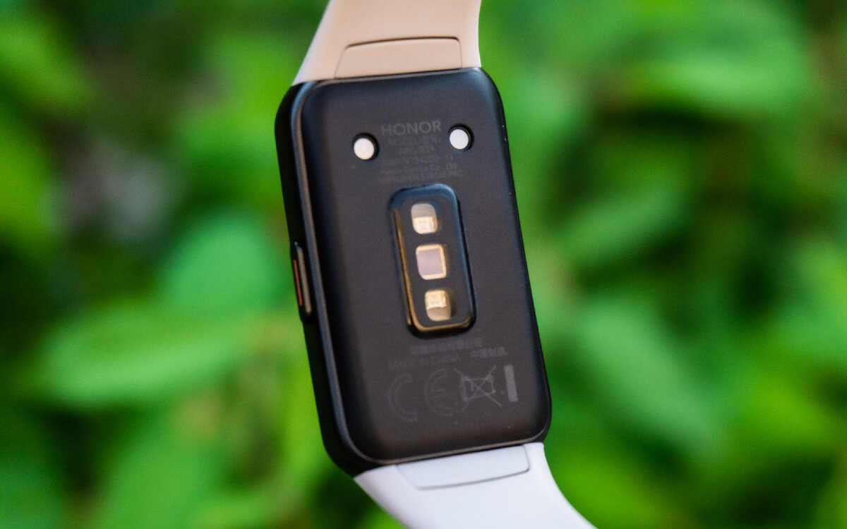 Датчики и контакты для зарядки HONOR Band 6