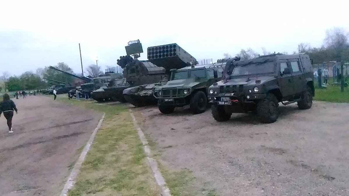 Строй военной техники 