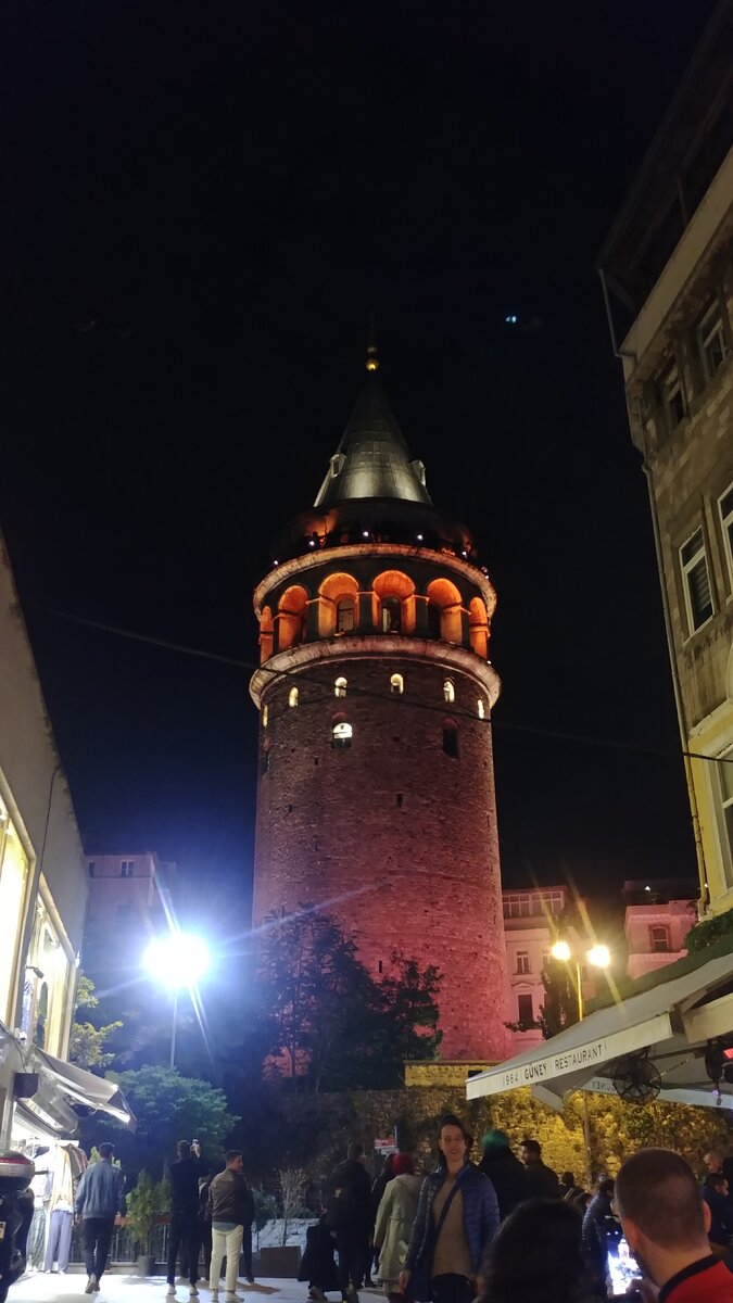 Галатская башня ночью