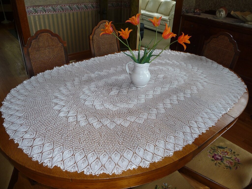 Овальная скатерть спицами 