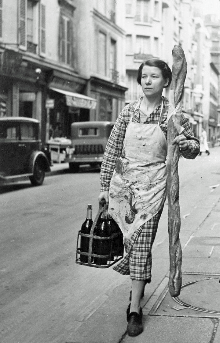 Фотограф Брансон Деку "Хлеб и вино", 1945 г.