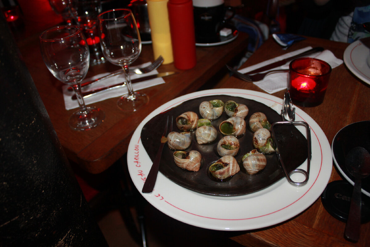 Улитки в кафе на Монмартре