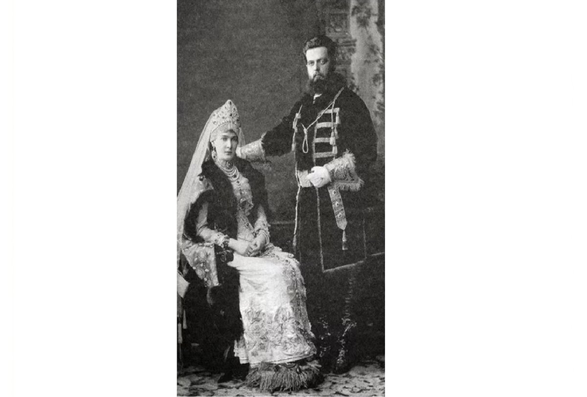 Великий князь Владимир Александрович с женой, великой княгиней Марией Павловной, облаченные в придворные костюмы XVII века. Фото из открытых источников