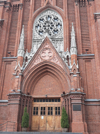 Вход в собор.