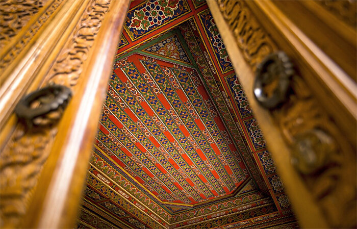 Интересная архитектура, прекрасный выбор фруктов и бахчевых осенью, колоритная национальная кухня