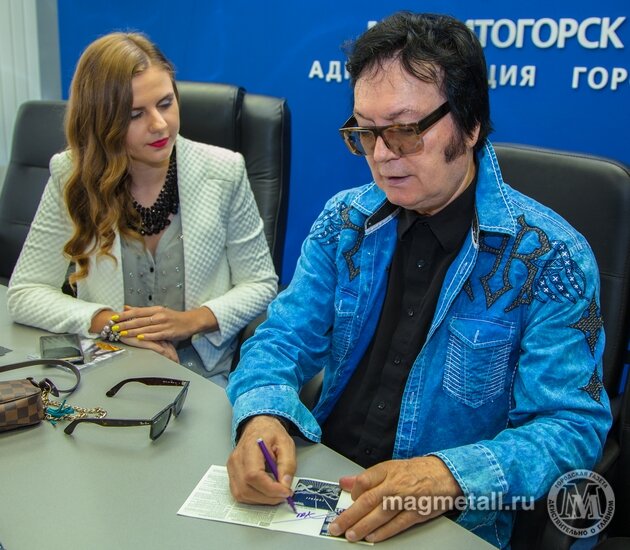Автографы после пресс-конференции