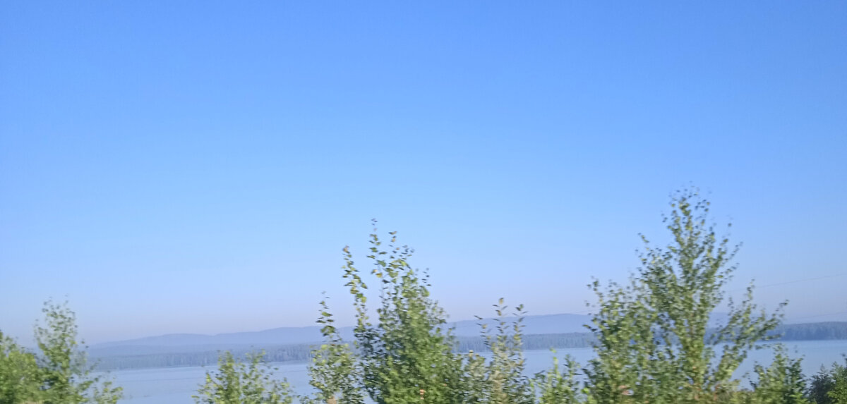 Поля и луга сменяются лесами и горами.