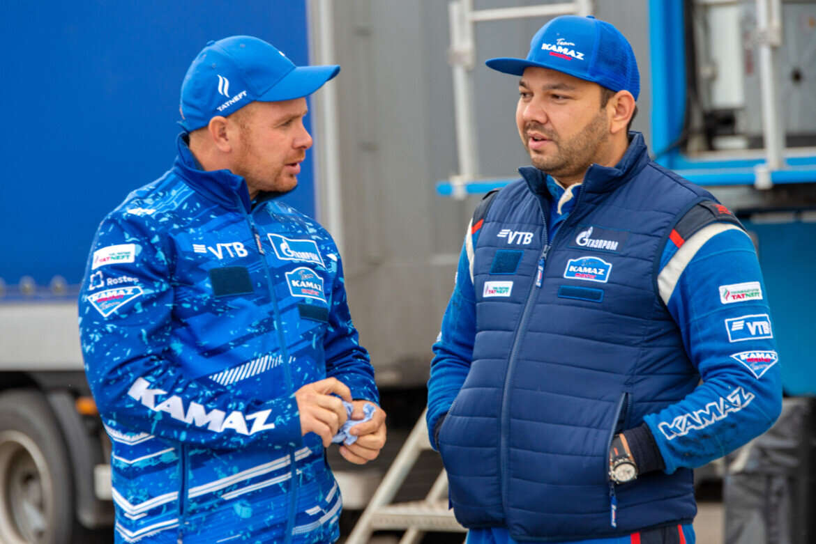 ​«Потеряли время на проблеме с электрикой коробки передач». Фото: kamazmaster.ru