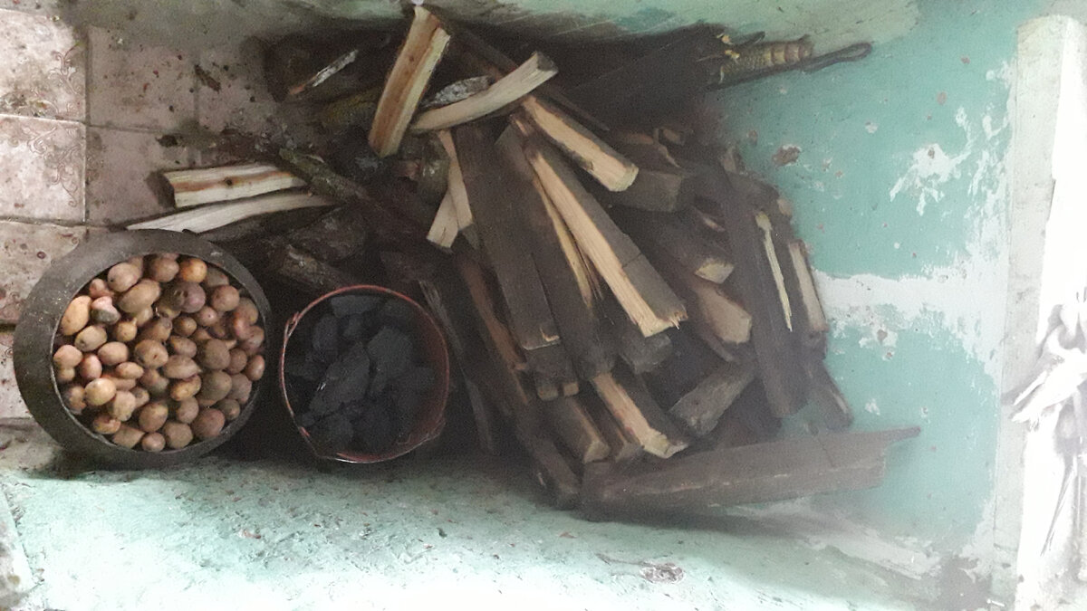 Дров на три-четыре раза хватит